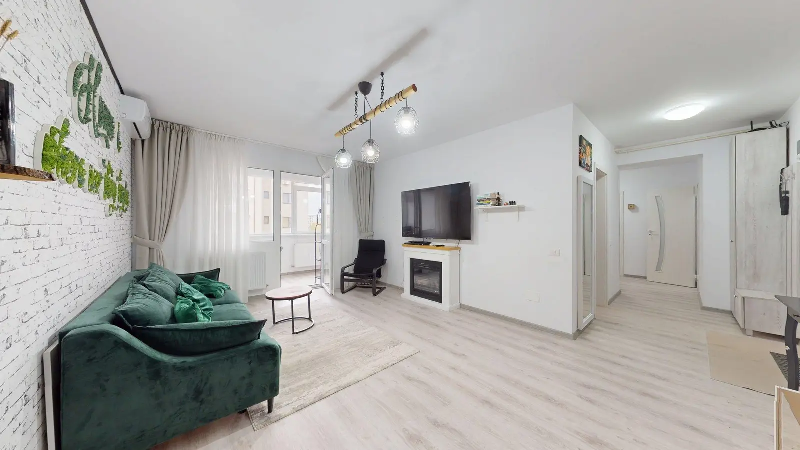 Trei camere în Platanii Residence