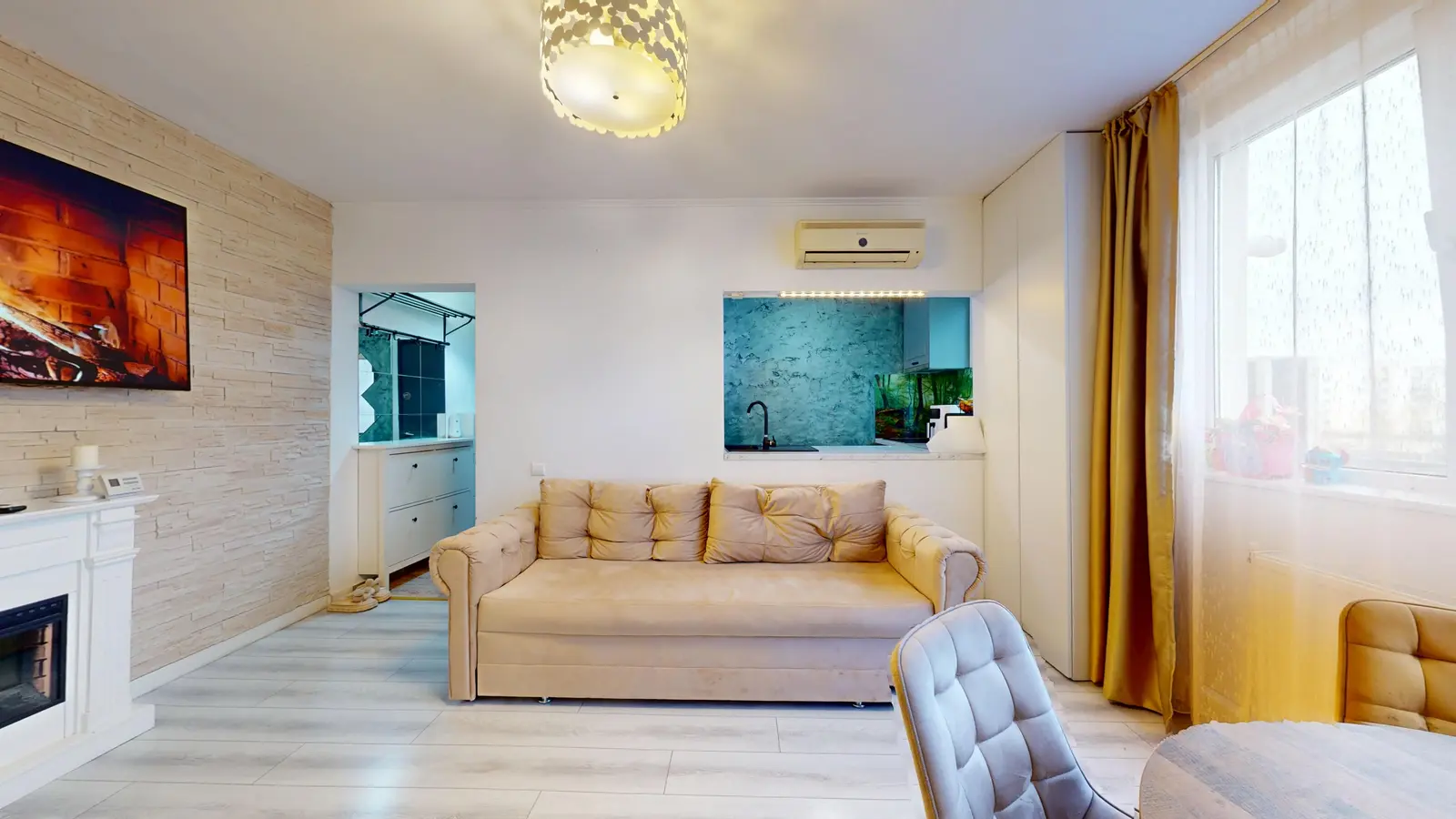 Patru camere vizavi de Plaza — imaginea 3