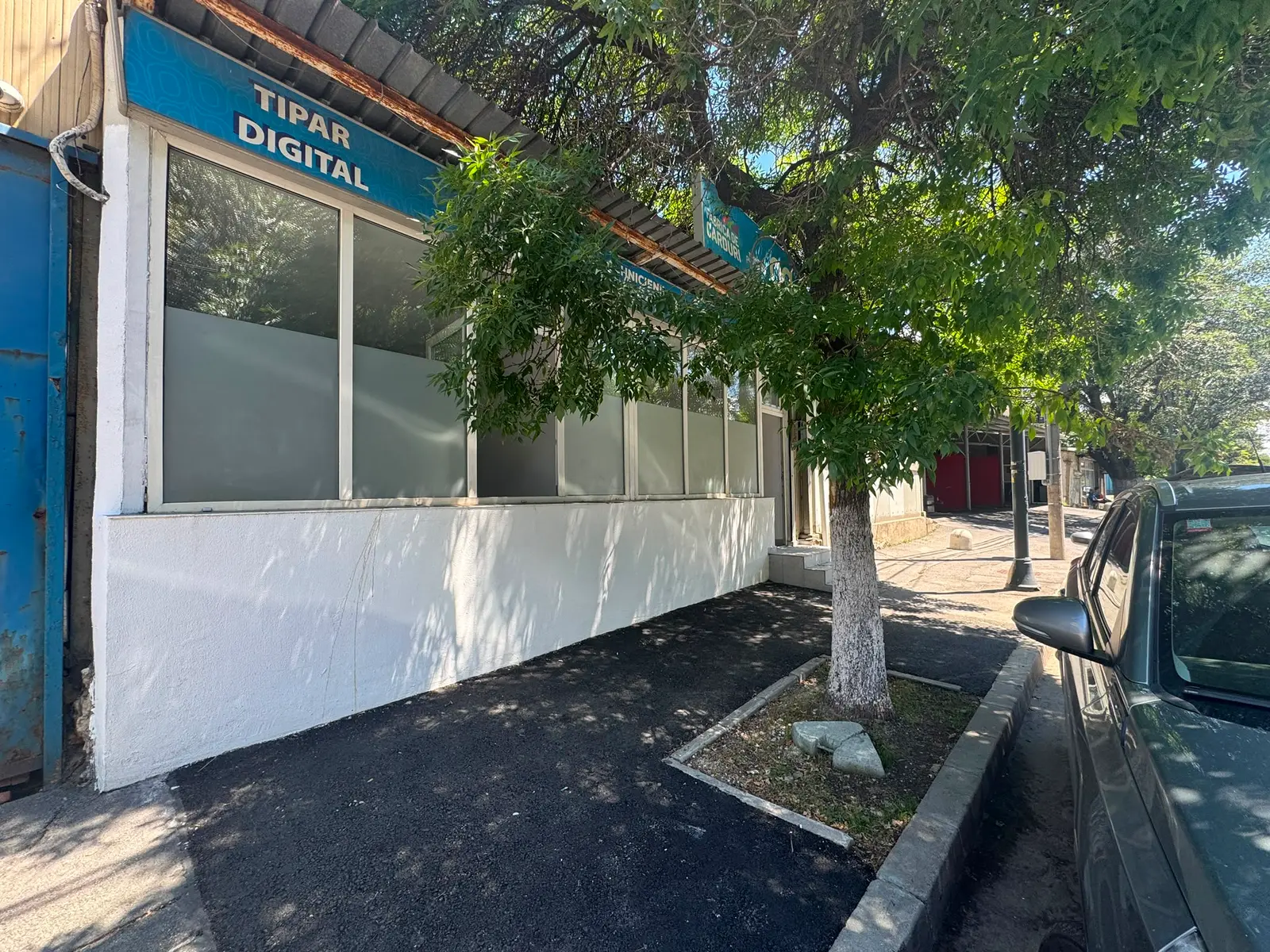 Spațiu comercial stradal, Calea Văcărești