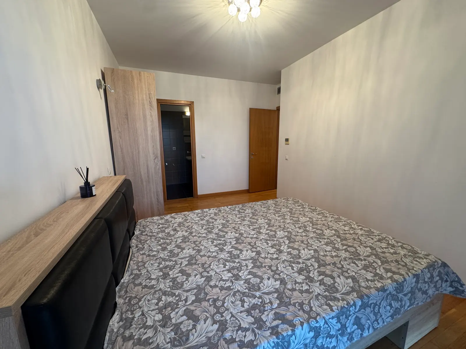 Trei camere în Asmita Gardens — imaginea 4