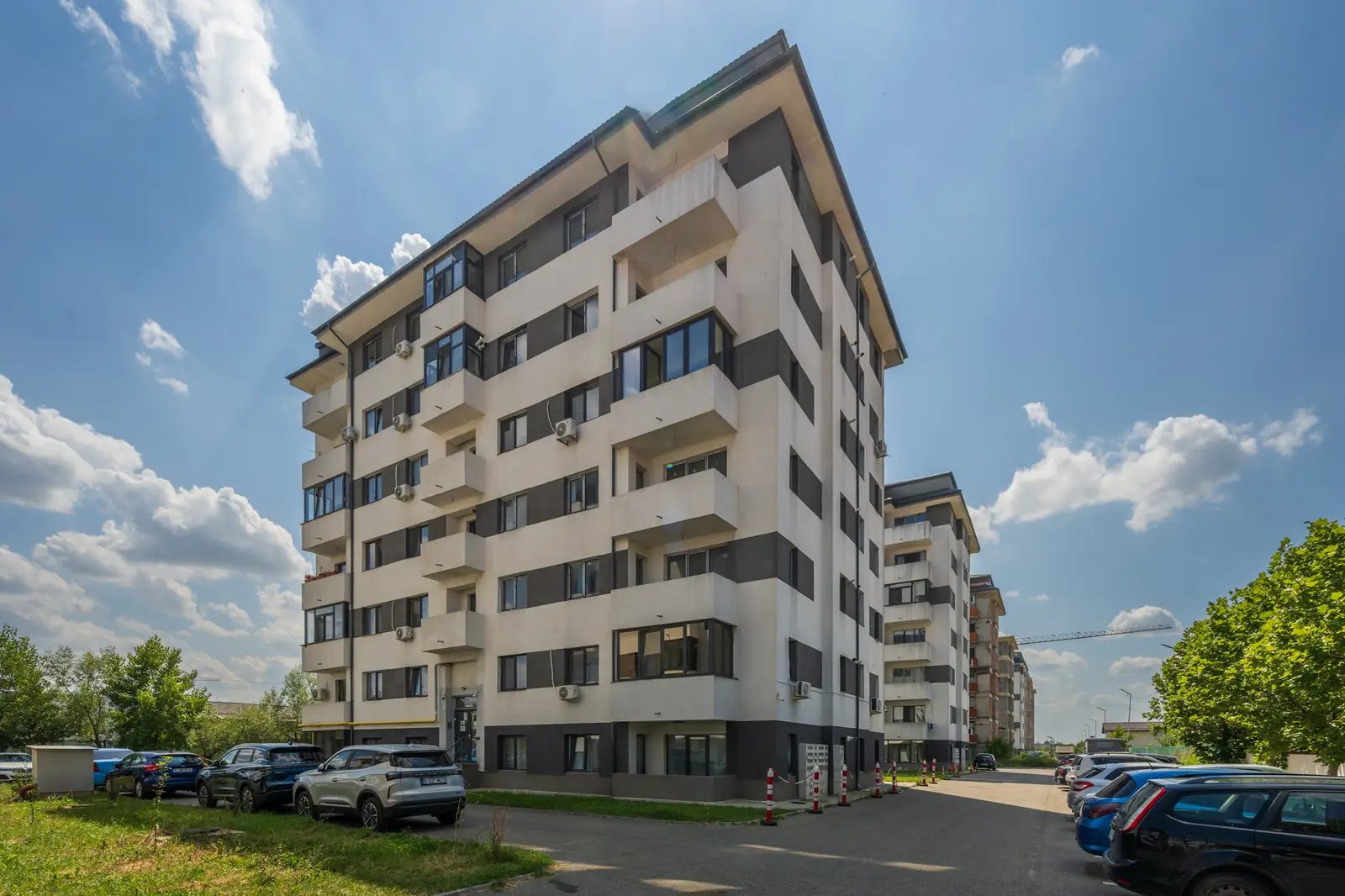 Trei camere în bloc nou, Ilie Petre